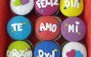 Cupcakes y postres decorados con Fondant.